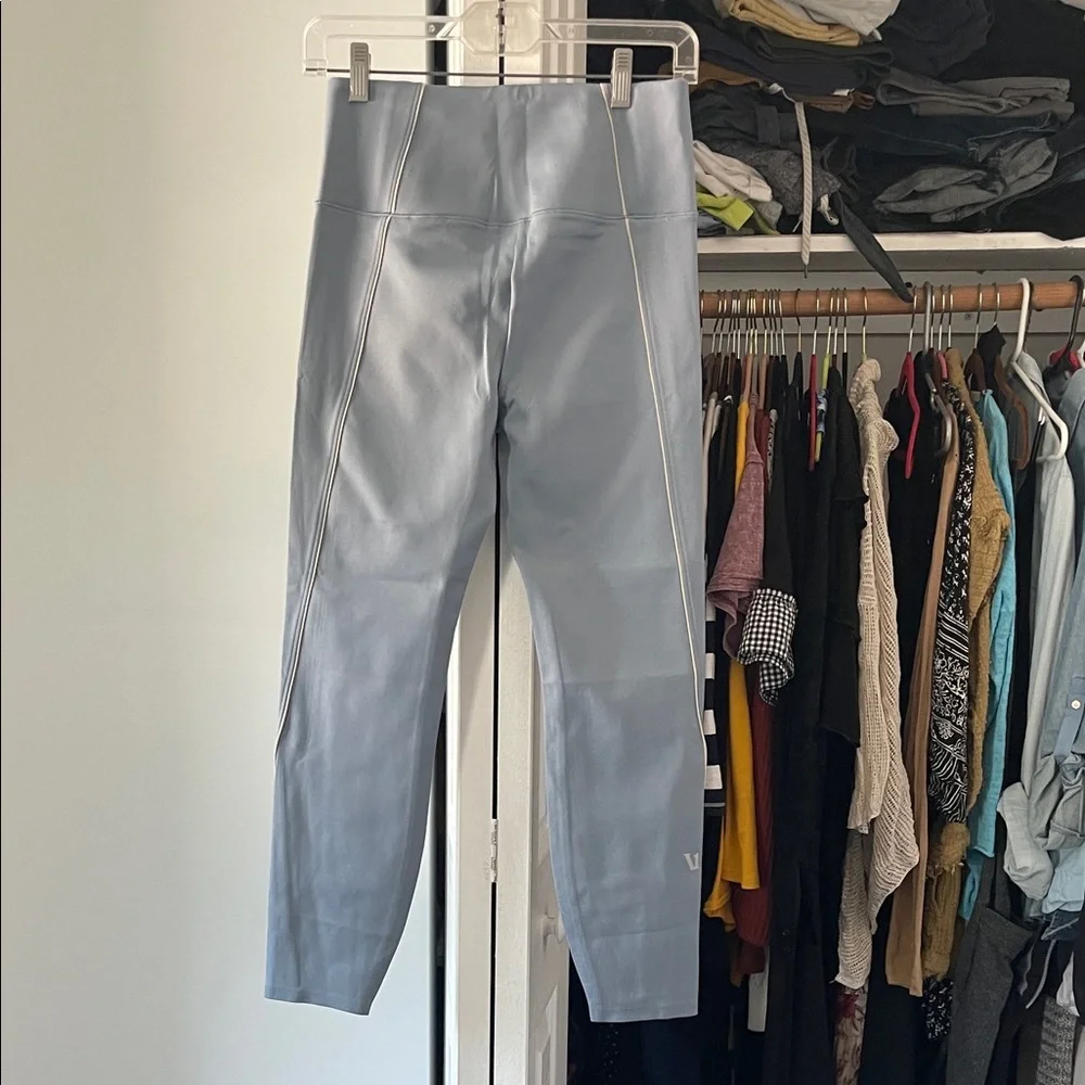 NWOT- Vuori Evolve Lunar Leggings